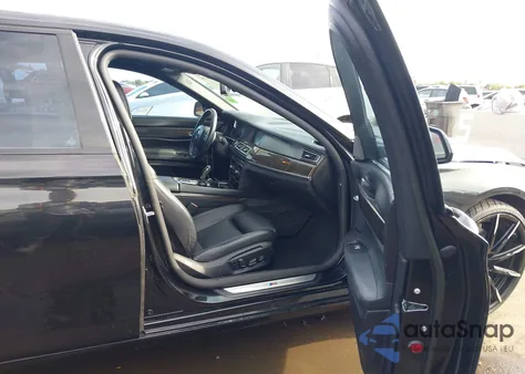 2015 BMW 750Li z USA, uszkodzony, nr VIN WBAYE8C55FD782241